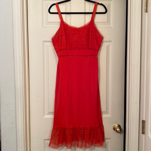 Other - Red slip with lace bodice and bottom with adjustable straps in EUC Vintage